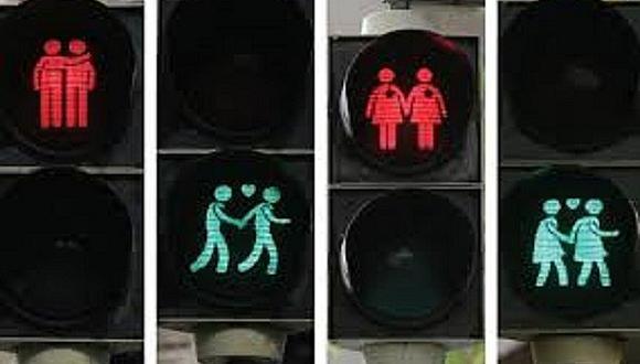 ​Una ciudad española instala semáforos con figuras de parejas homosexuales