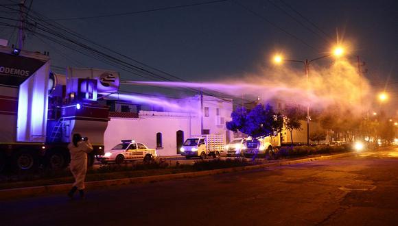 ​Desinfectan avenidas con camiones nebulizadores en Arequipa