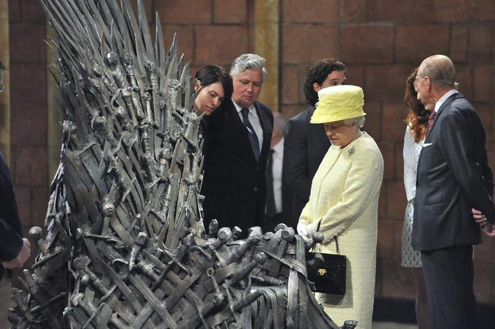 Isabel II visitó los estudios de grabación de Game of Thrones (FOTOS)