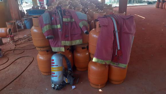 En planta de gas hallan equipo de bomberos