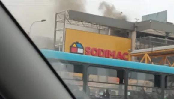 Usuarios en redes sociales reportaron un incendio en el centro comercial Open Plaza Atocongo. Foto: Canal N