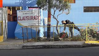 ​Mecánico muere frente a puerta de hostal clausurado