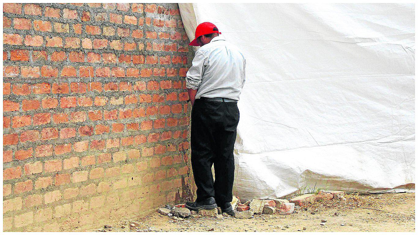 Ojo con esto: quienes orinen en la vía pública serán multados hasta con 400 soles 