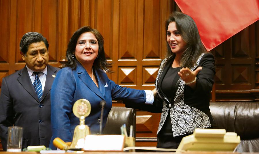 Oficialismo lanza salvavidas a la Premier Ana Jara