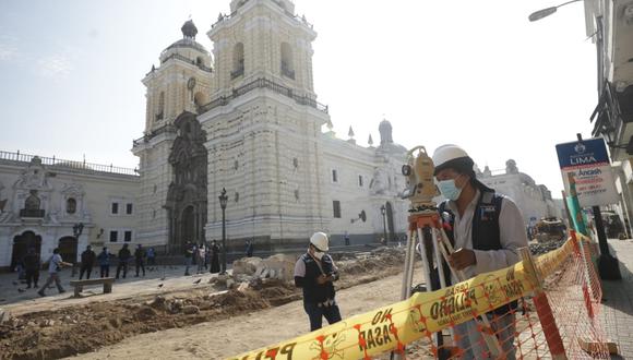 La madrugada del pasado 5 de febrero, la Municipalidad de Lima, con apoyo de la Policía Nacional, derrumbó el centro perimétrico de la iglesia de San Francisco, como parte del programa de la MML de recuperar el Centro Histórico de Lima | Foto: Britanie Arroyo / @photo.gec