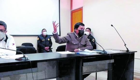 Investigados como el gobernador Elmer Cáceres, negaron las imputaciones del Ministerio Público. (Foto: Captura del video de la Corte de Arequipa)