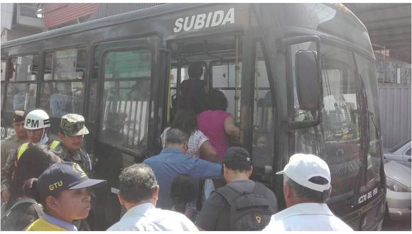 Ejercito del Perú brinda buses para movilizar gratuitamente a la población  (FOTOS)