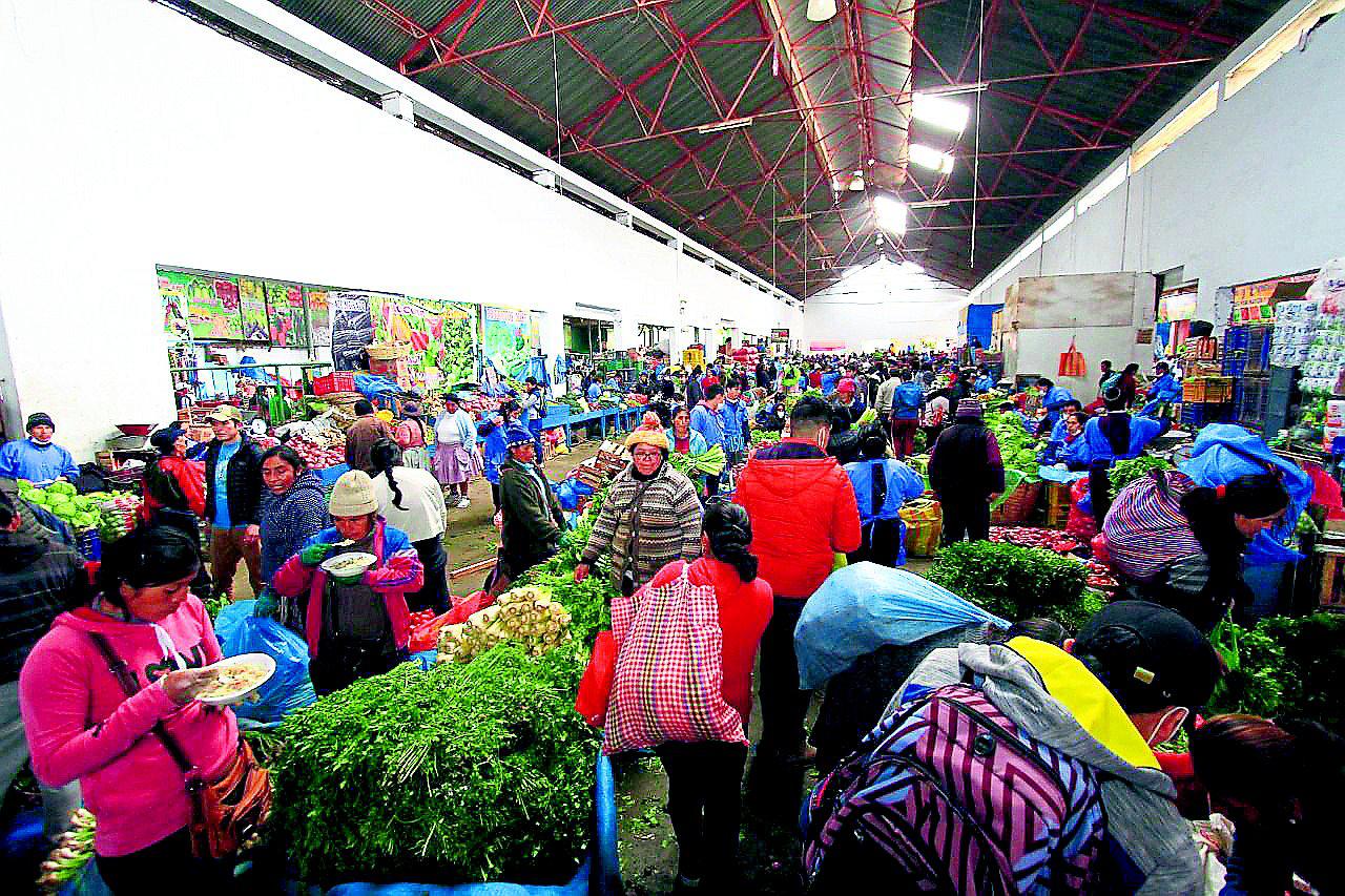 Atenta población: Mercados sí están abastecidos en toda la región Junín