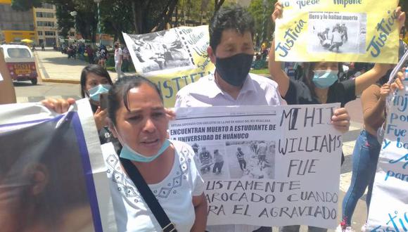 Fammilia de joven clama justicia en frontis de CSJHCO/ Foto: Jairo Salazar