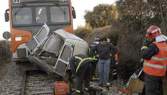 Italia: Tren embiste a furgoneta y deja seis muertos