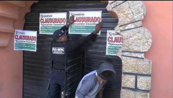 Clausuran casino  de Huancayo pese a protestas de propietarios (VIDEO)
