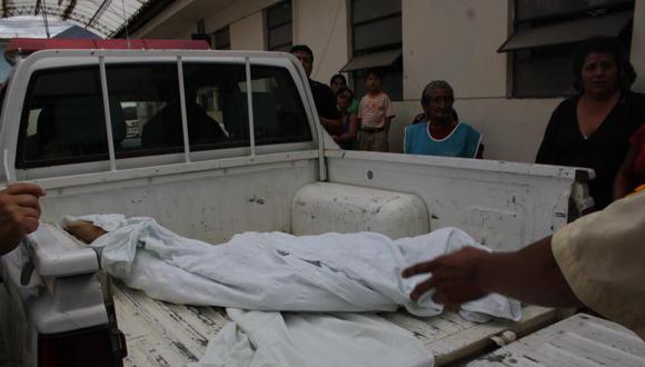 UCAYALI: camión arrolla a trimóvil y muere chofer y pasajera embarazada