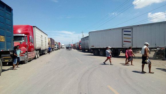 Casma: Intentan saquear carga de trailers varados