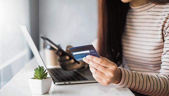 Julio es una fecha ideal para realizar compras, pues el cambio de estación y las vacaciones de medio año incrementan la demanda. (Foto: iStock)