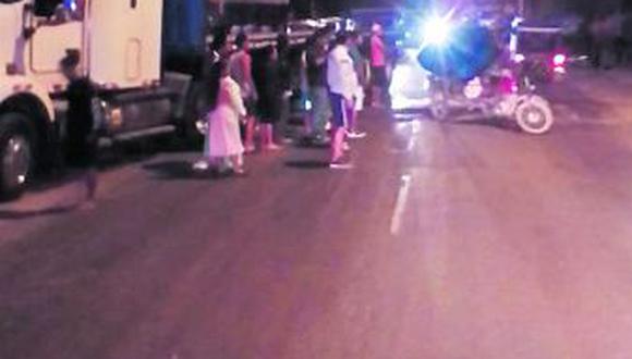 El chofer Jorge Luis Peña Lama fue evacuado hasta el centro de salud de Cancas. La policía intervino a los conductores de ambas unidades para realizarles el dosaje etílico.