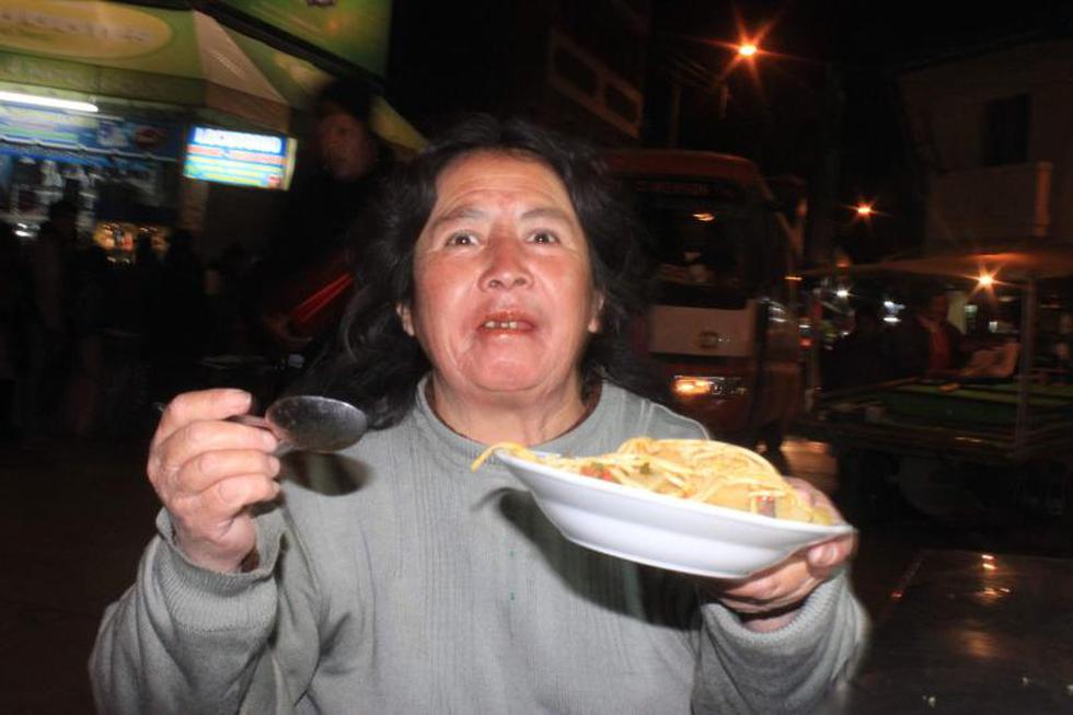 Comida criolla inunda las noches del mercado Modelo (FOTOS)