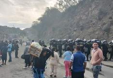 Huánuco: policías abren camino bloqueado en Rancho