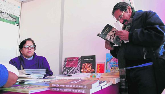 Editoriales invitadas a la III Feria del libro ya exponen en Puno 