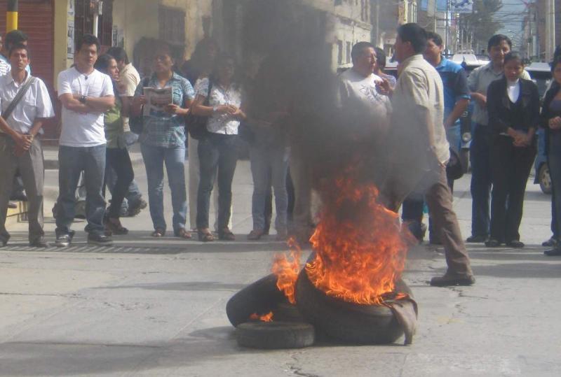  Quema de llantas y plástico produce cáncer