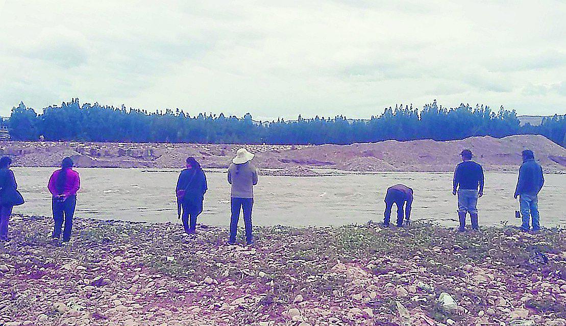 Buscan a anciano que habría desaparecido en río Mantaro tras accidente de combi 