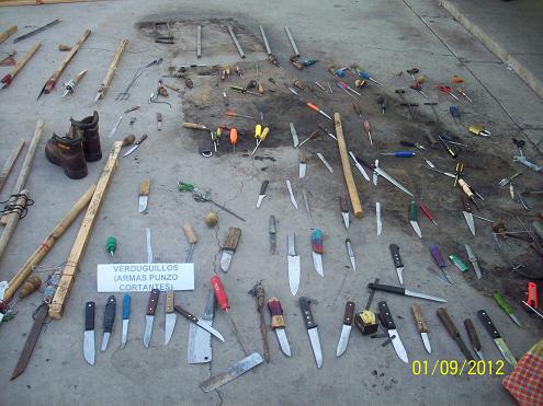 Encuentran celular y cuchillos en penal Puno