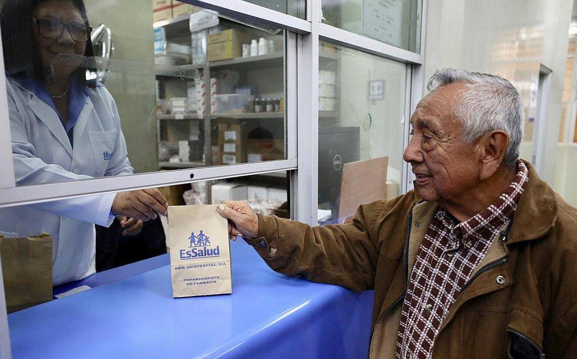 ​EsSalud entrega medicamentos en bolsas de papel para preservar el medio ambiente