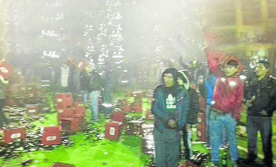 Puno: se atacan a botellazos en baile chicha por fallas en el sonido en Rinconada