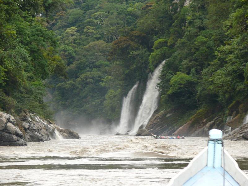 Cusco: Ocho desaparecidos tras hundirse lancha en río Urubamba 