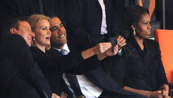 Barack Obama cayó en la moda 'selfie' en homenaje a Mandela