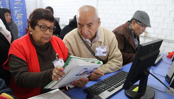 Más de 11 mil adultos mayores regresan a las aulas (FOTOS)