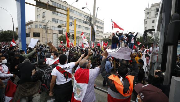 Las movilizaciones llegarán hacia diversos puntos de la capital, como la Alameda 28 de Julio y la Plaza San Martín. 

SIMPATIZANTES DE FUERZA POPULAR Y LA CANDIDATURA DE KEIKO FUJIMORI SE REUNEN EN EL CAMPO DE MARTE PARA "DEFENDER SU VOTO"

FOTOS: CESAR BUENO / GEC