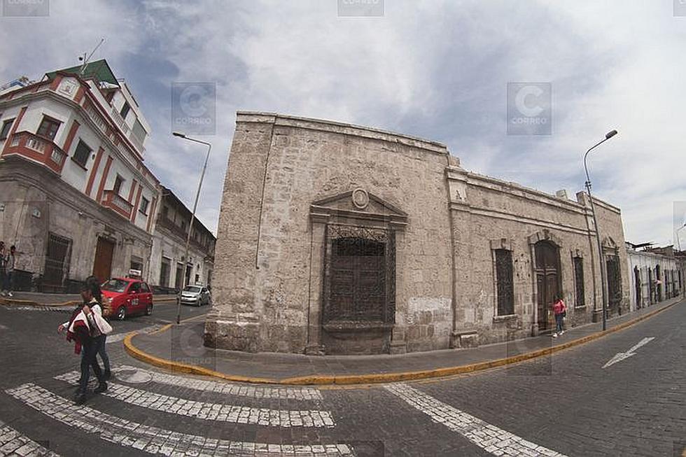 Casonas históricas, pero peligrosas para los peatones (FOTOS)