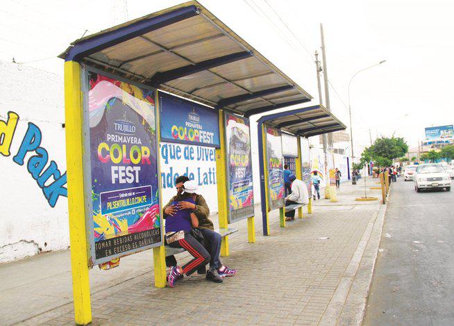 Trujillo: Así opera la empresa OJMA con publicidad en paraderos 