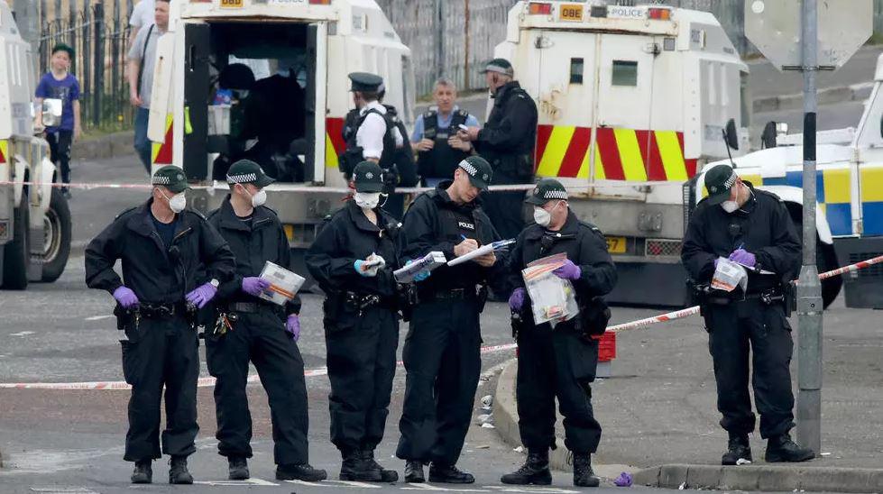 Cuando el hombre era detenido por agresión, este dijo tener COVID-19 y tosió deliberadamente sobre dos policías. (Foto referencial: AFP)