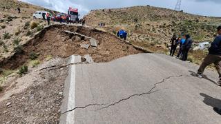 Más de 15 metros de la carretera Huancavelica – Ica se hunden