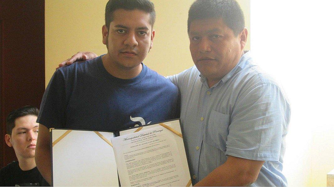 La Libertad: "Jota" recibe reconocimiento de alcalde de Pacanga 