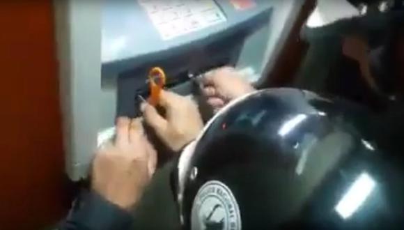 Chiclayo: Delincuentes bloquean cajero automático para apoderarse de dinero (VIDEO)