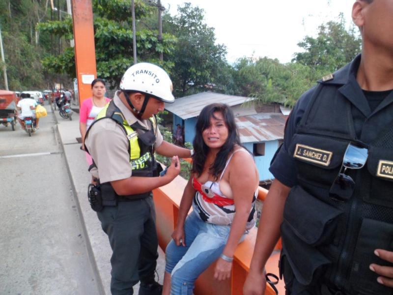 Ebria intentó lanzarse del puente Corpac al río Huallaga