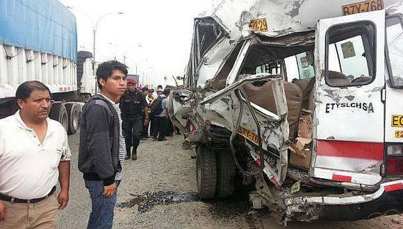 Carretera Central: Choque entre 'Chosicano' y tráiler deja 16 heridos