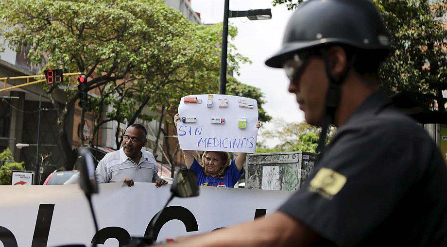 Cientos de personas recaudan medicamentos en Colombia por escasez en Venezuela