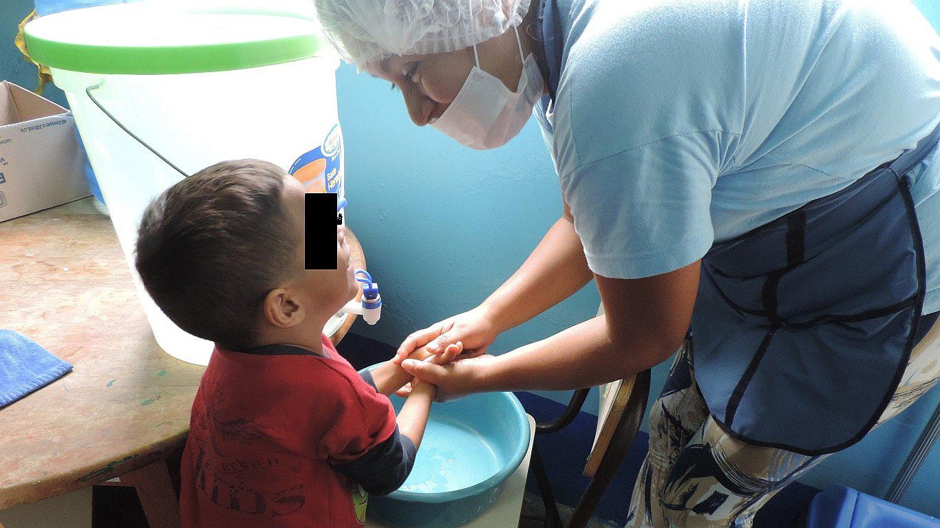 Madres supervisan consumo de alimentos en CEBE de Salaverry 