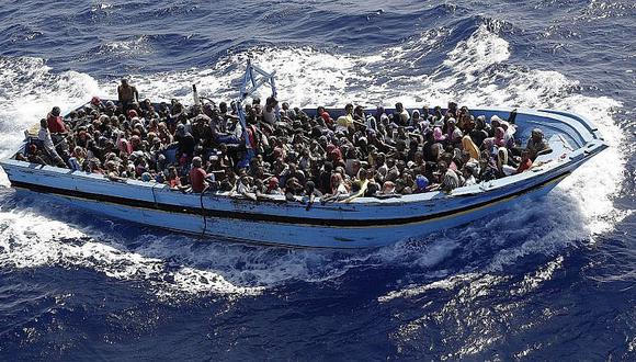 Mediterráneo: barco se hunde con 400 inmigrantes a bordo