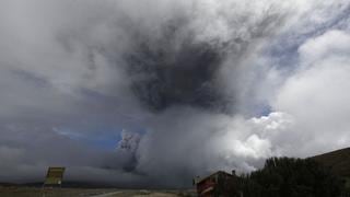 Ecuador: Gobierno pide calma ante una nueva emisión de ceniza de volcán Cotopaxi