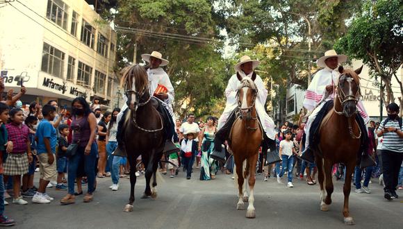 Participaron caballos de paso acompañados de muchos piuranos.
