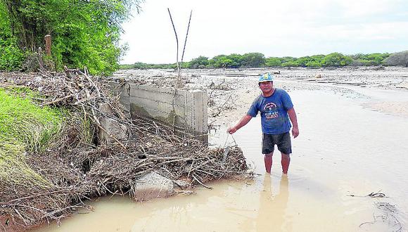 Río se desborda a través de obra abandonada en Soysonguito