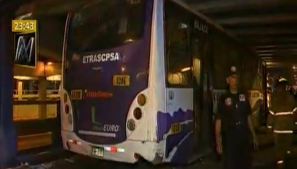 Bus choca contra puente en avenida Brasil y deja más de 20 heridos (FOTOS Y VIDEO)