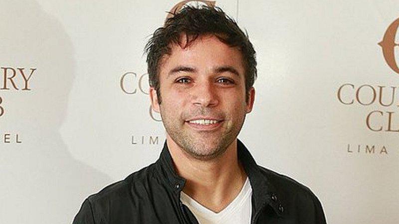 Renzo Schuller prepara ‘unipersonal’ donde contará pasajes de su vida 