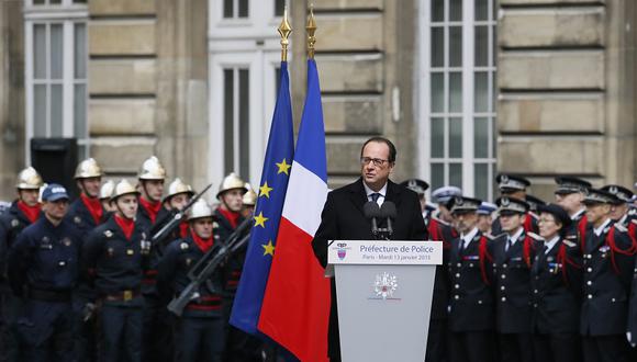 François Hollande homenajea a los tres policías fallecidos en atentados (VIDEO)