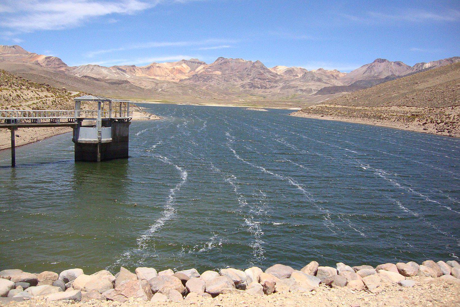Aumentan dotación de agua de Paucarani para la población y el agro