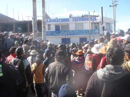 Juliaca: Casi linchan a poblador por reclamar terrenos